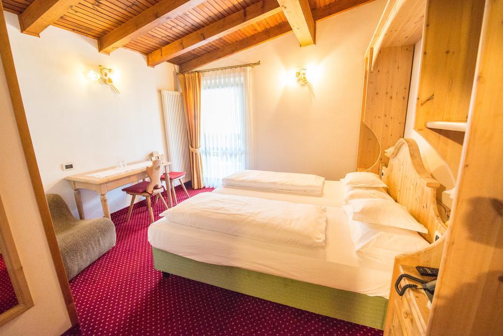 Garni Norma Hotell Madonna Exteriör bild