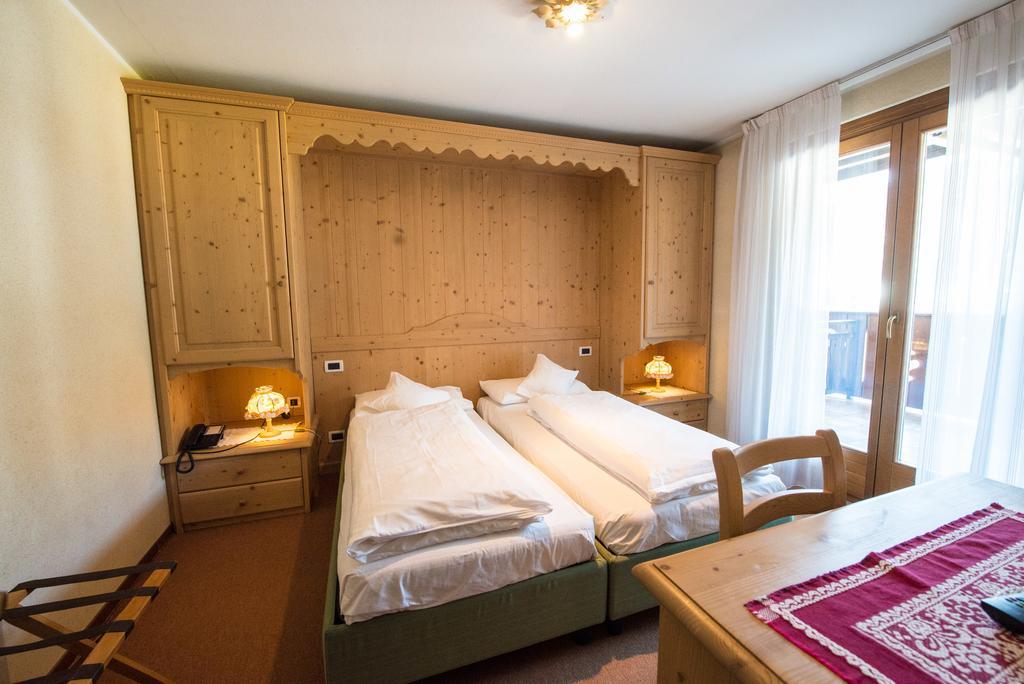 Garni Norma Hotell Madonna Rum bild