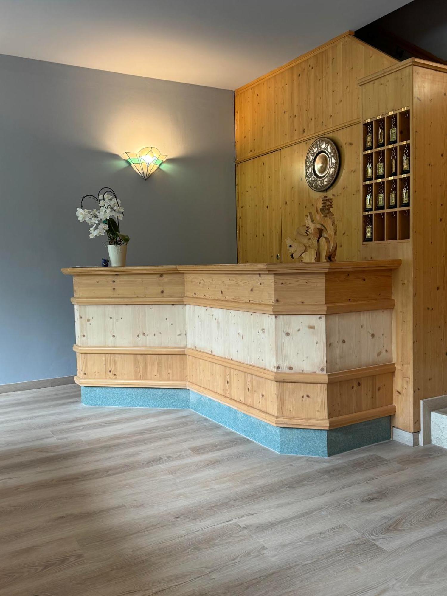 Garni Norma Hotell Madonna Exteriör bild